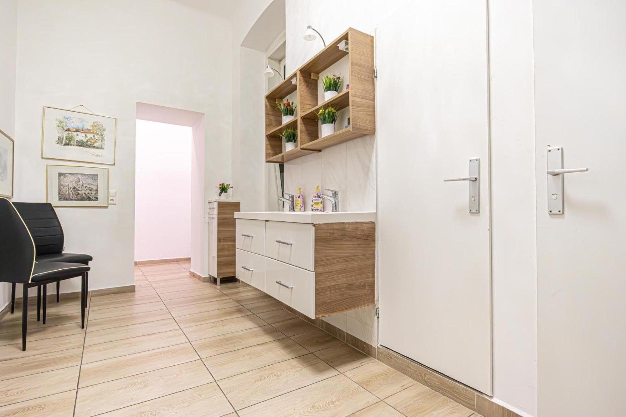 וינה 6 Min To Amusement Park - Economy Rooms In Shared Apartment מראה חיצוני תמונה
